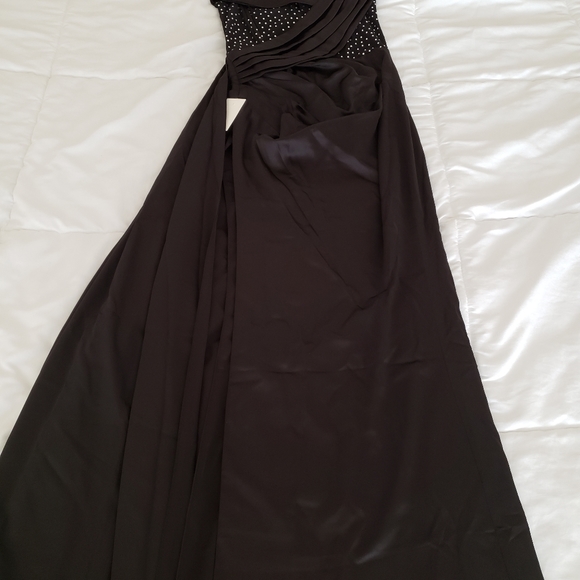 Gorgeous Satin Gown - Picture 4 of 6